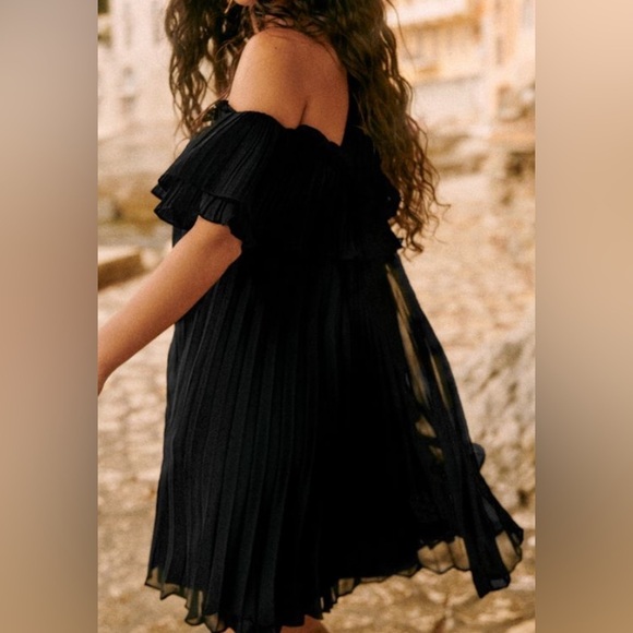 Sezane Gloria Pleated Off the Shoulder Mini Dress Black Size FR46/US 14 - Picture 2 of 9